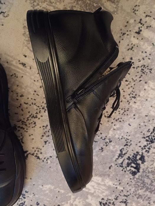 Продам зимние ботинки