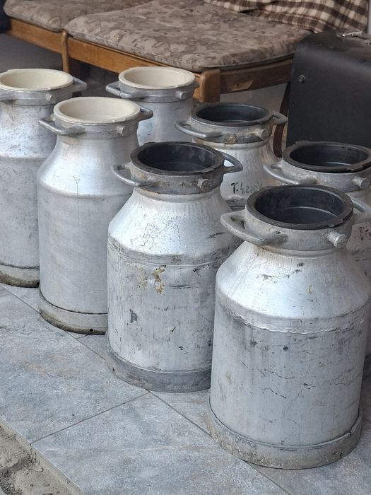 Vând bidoane aluminiu 25 L