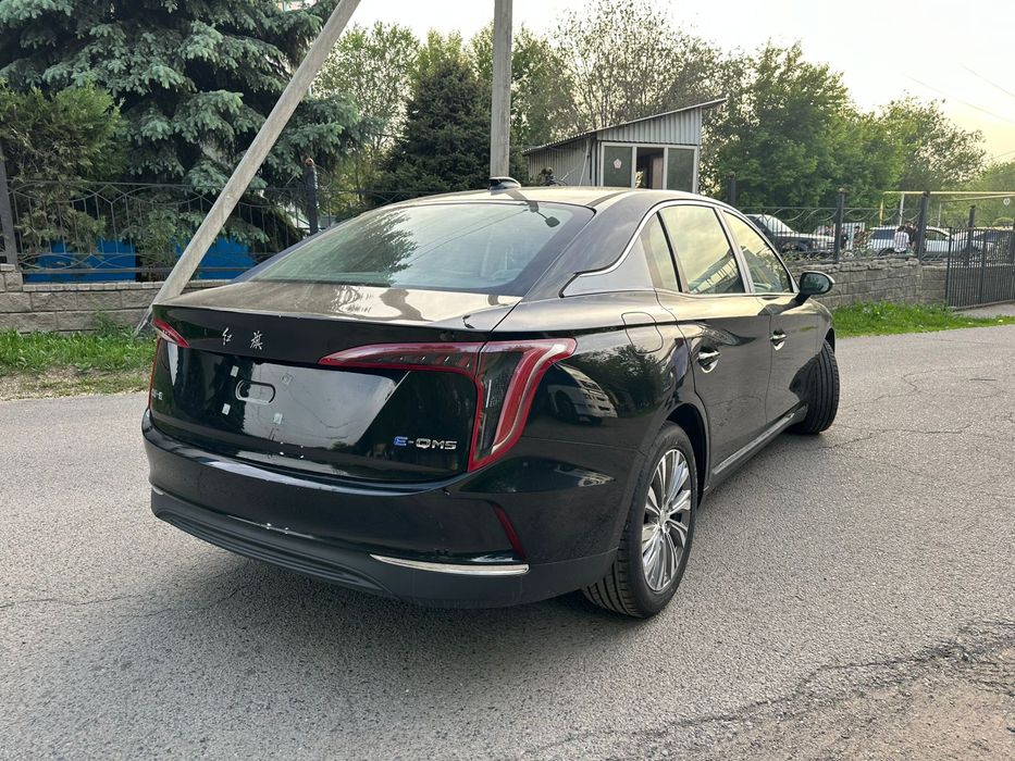 Электрокар Hongqi EQ-M5