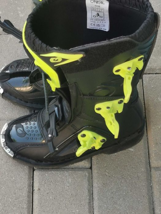 Ботуши нови за мотор