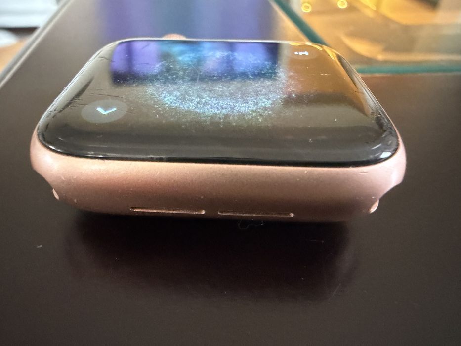 Apple Watch seria 6 Gold 40 mm Aluminium Case