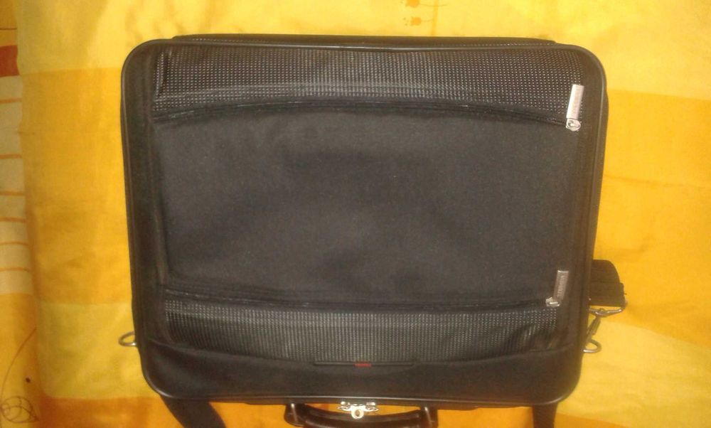 Оригинална лаптоп чанта "Toshiba"