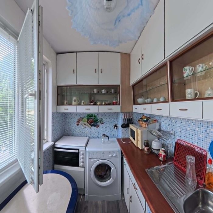 Обзаведен Тристаен Апартамент за Продажба в гр.Търговище, Център