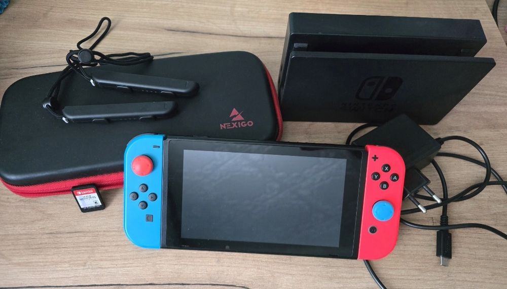 Приставка Nintendo switch +60 игр полный комплект