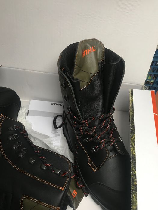 Vand Ghete Stihl marimea 43 si 44. Pretul este per pereche