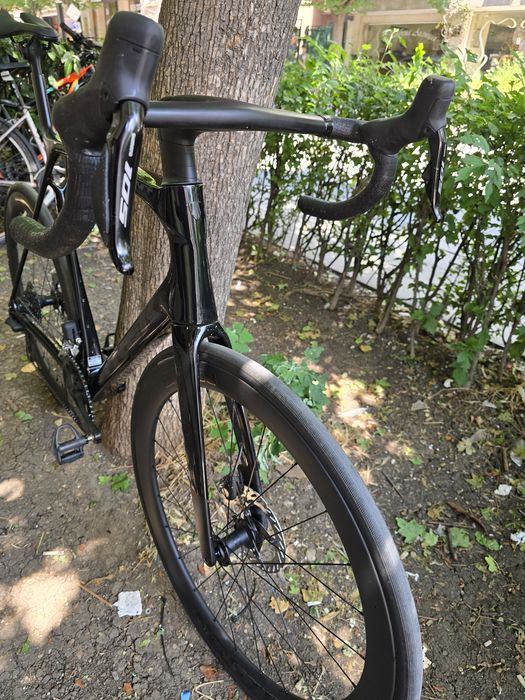 Trek Madone SL 6 Gen 8 състезателен шосеен карбонов велосипед