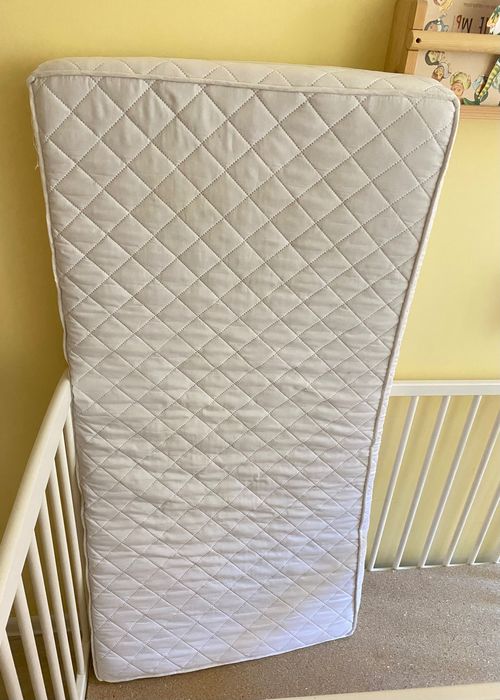 Дървена кошара за дете