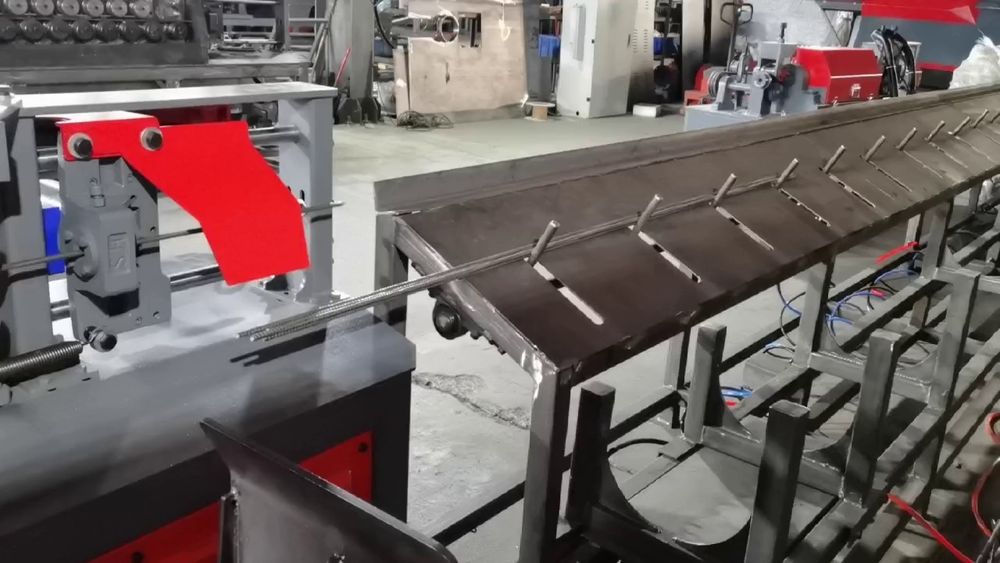 Masina de indreptat fier beton colac UDF 5-14 B cu colector de bare