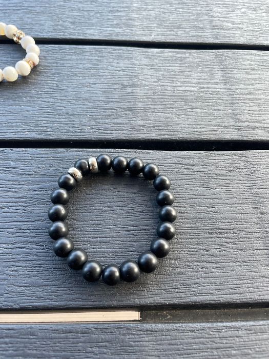 Гривни от естествени камъни