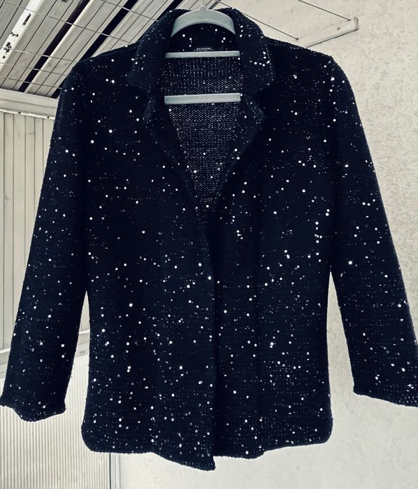 Модна къща MaxMara Weekend черна жилетка с пайети