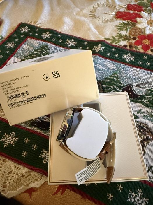 Часовник Huawei Watch 5