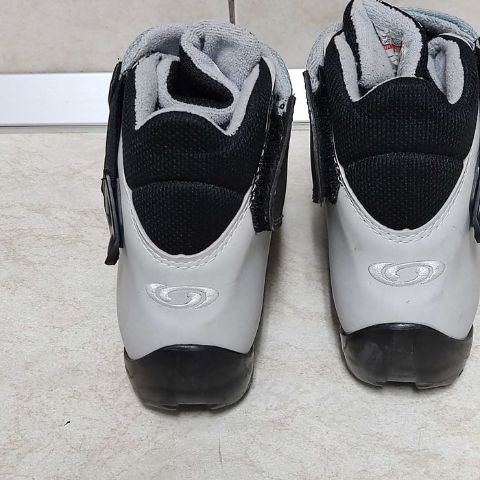 Ghete / Clapari / Bocanci Salomon Vitane  marimea 38