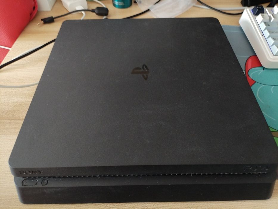 Playstation 4 slim