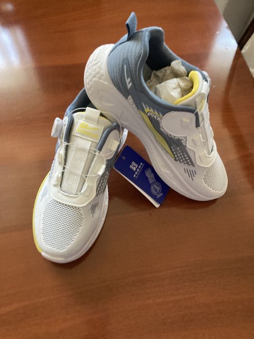 Продаю мужские кроссовки