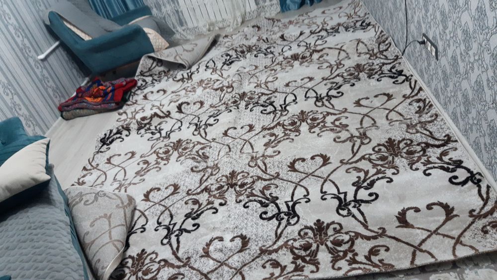 Продам ковёр 38500тг