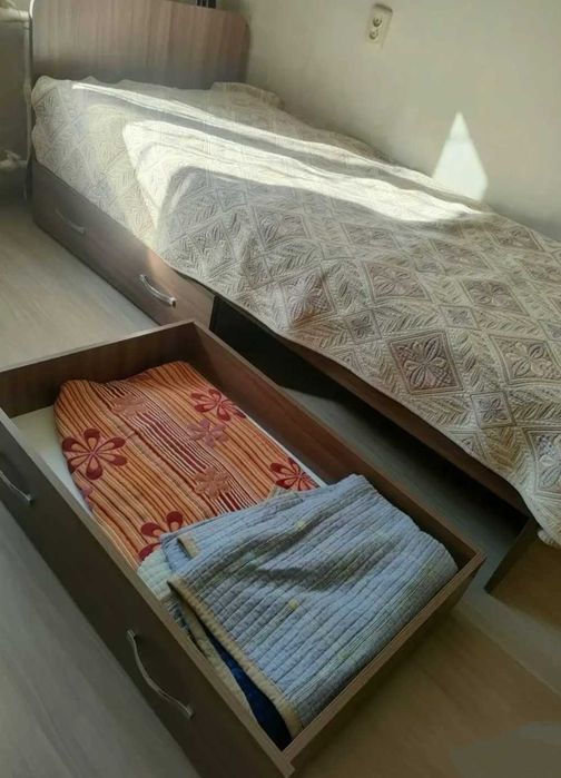 Продам кровати (матрасы в подарок)