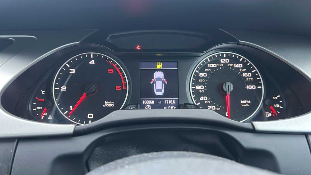 Dezmembrez Audi A4 B8 an 2009 2.0 tdi cod motor caga