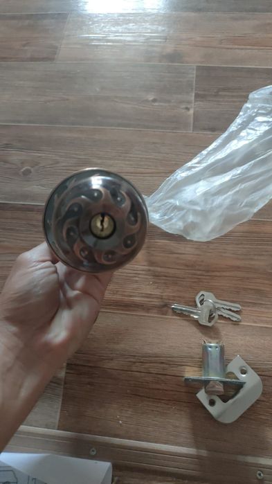 Продам дверные ручки