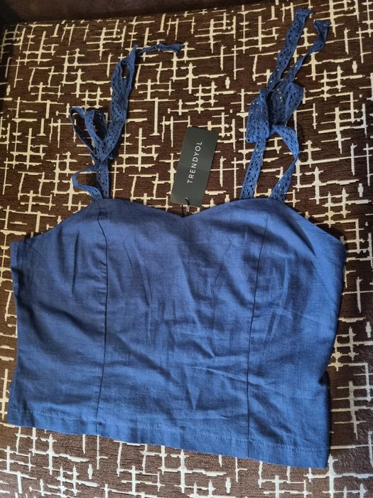 Top scurt nou cu eticheta Trendyol