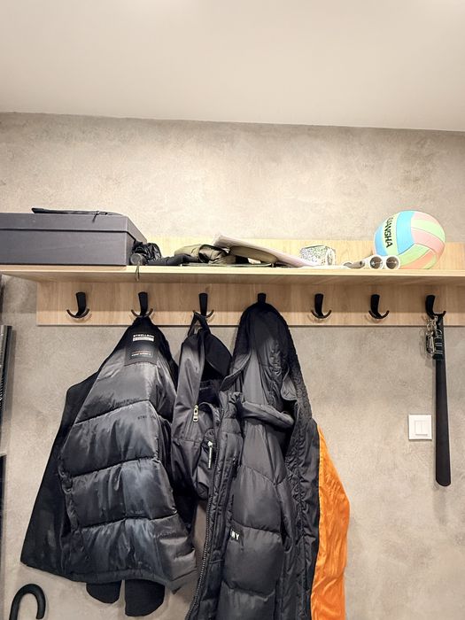 Продавам Шкаф за обувки по поръчка и закачалка– 150см