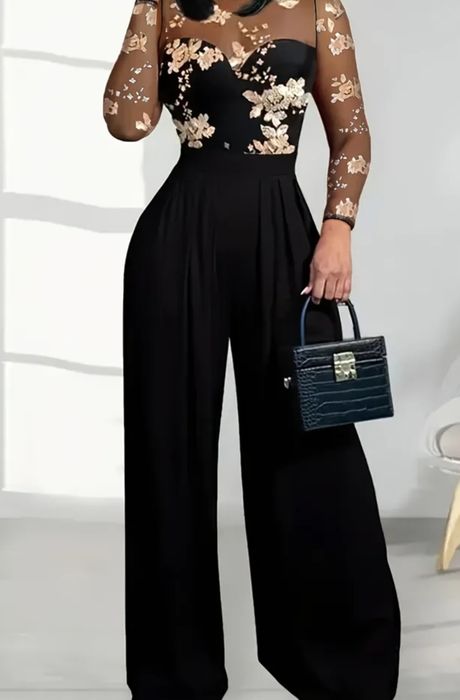 Чисто нов официален дамски гащеризон с тюл и сърцевидно деколте.