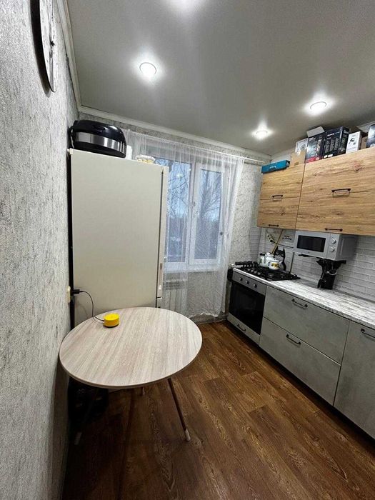 Продается  2 комн кв р-н Детская больница