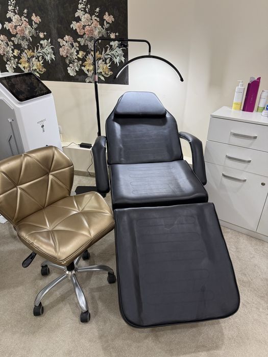 Продаю косметологическое кресло и лампу лупу