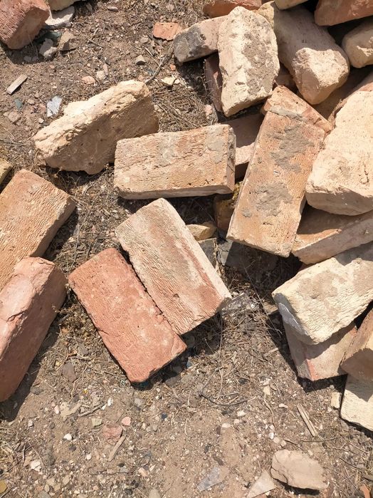 Стройматериал, кирпичи