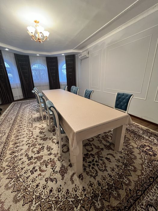 Стол со стульями