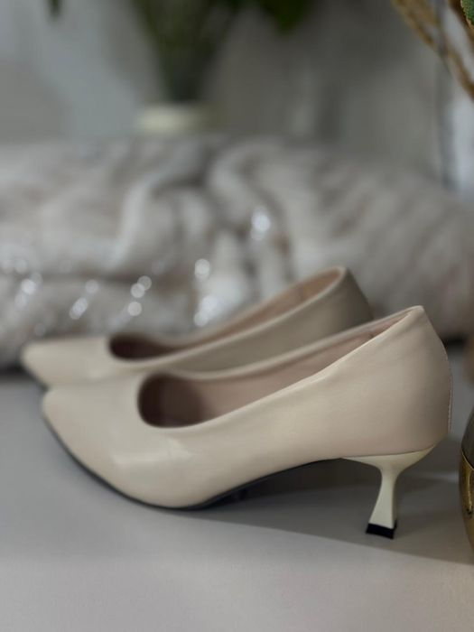 Продам туфли нежные 39рр