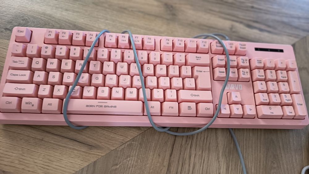 Tastatura căști și mouse