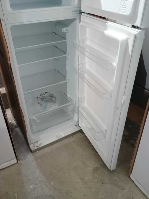 Нов Хладилник с горна камера ARIELLI-Ариели 143 см