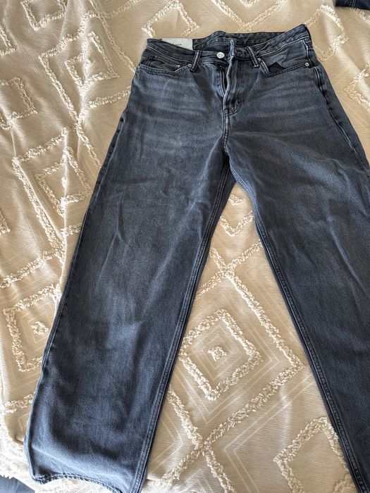 Blugi loose fit.