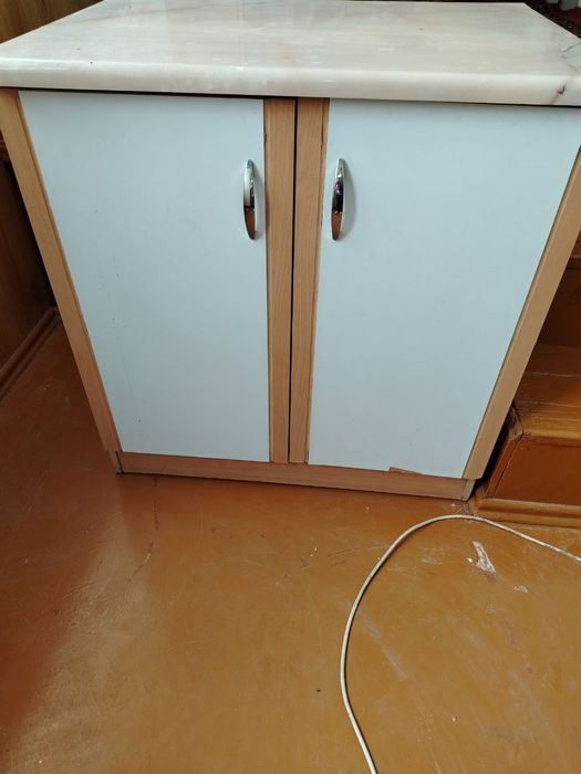 Eski lekin yahshi holatda mebel