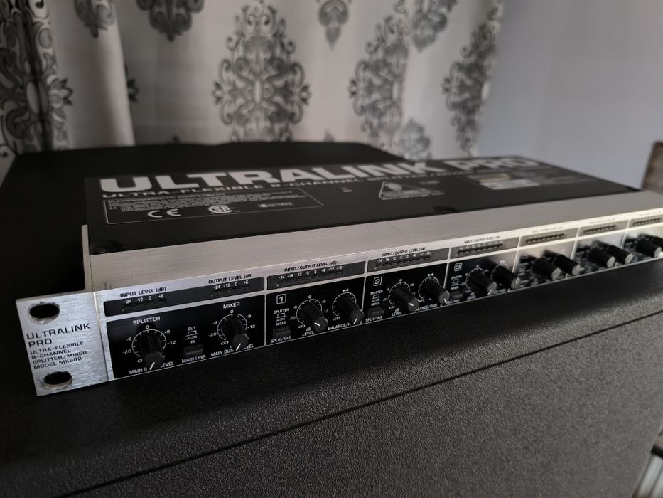 Behringer Ultralink Pro MX882