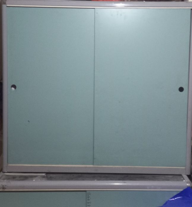 Стеклянные шкафы