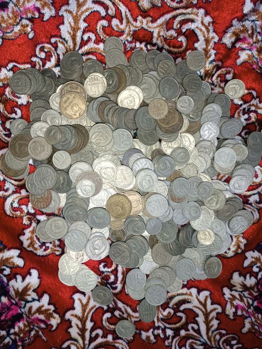 Bu tangalar SSSR paytidan beri saqlangan. Bu tangalar menga kerak emas