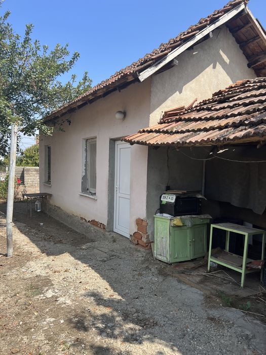 Две къщи с гараж и два декара двор