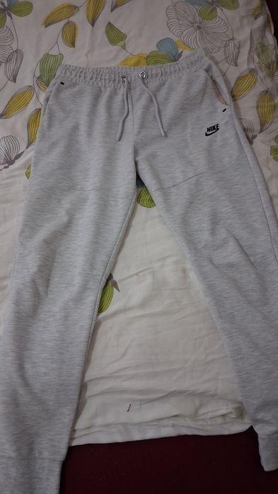 Pantalni nike in stare perfecta da bea utilizate