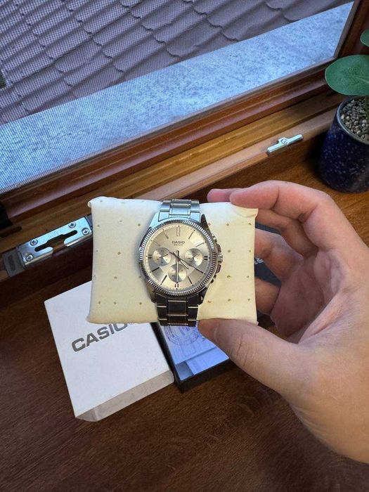 Кварцевые часы CASIO