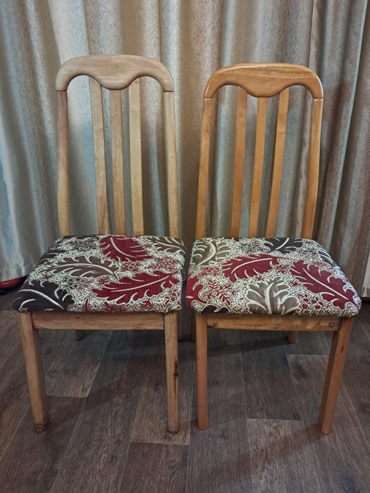 Продам стулья разные .