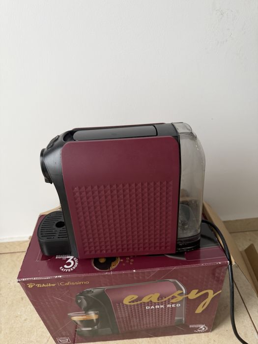 Aparat de cafea cu capsule aproape nou