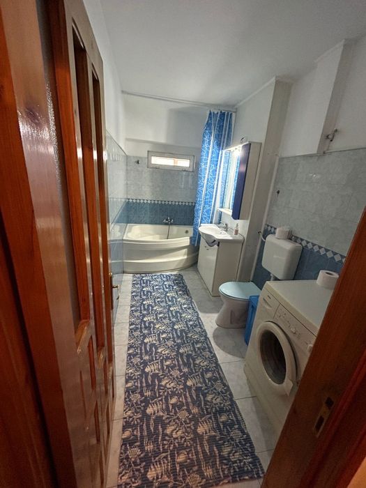 Apartament 3 camere de închiriat