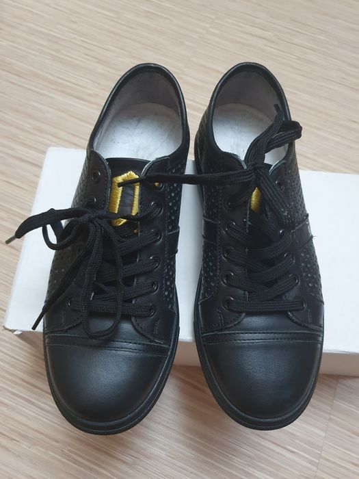 John Galliano *естествена кожа