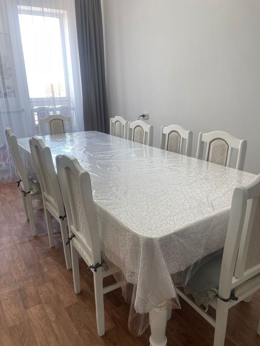 Продам стол и 12 стульев.