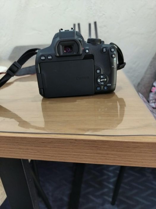 Canon EOS 850D +18-55 mm
