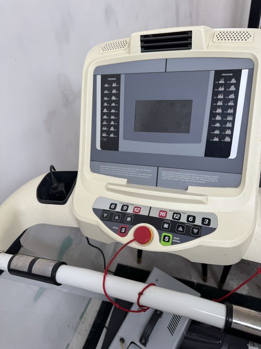 Vând sală fitness complet echipată pentru acasă, ideală pentru antrenamente full body (forță + cardio). Se poate vinde ca pachet sau separat.