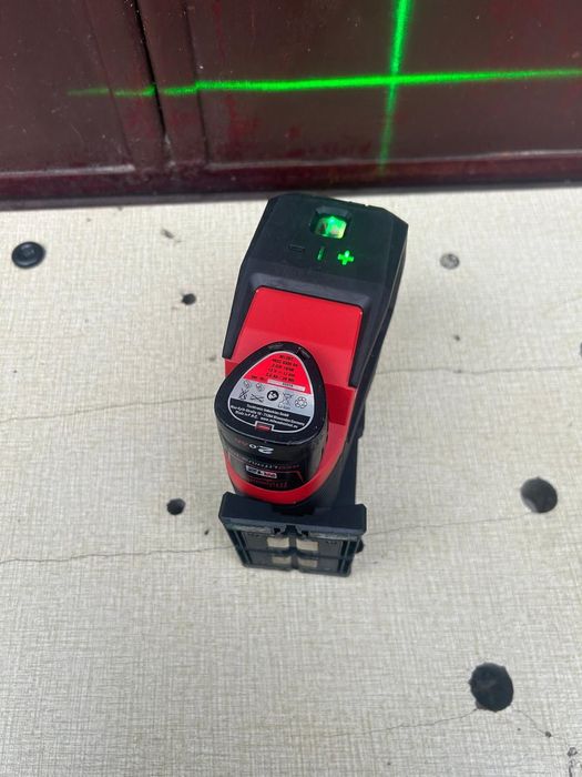 Nivela laser Milwaukee M12CLLP  raza verde 2025