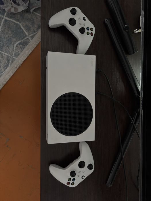 Продам Xbox One Series S как новый