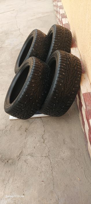 Продам зимние шины 215/50/R17
